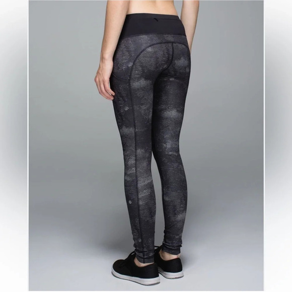 Lululemon Speed Tight II *Full-On Luxtreme
Sequin Snake Slate Black / Black - Picture 2 of 11